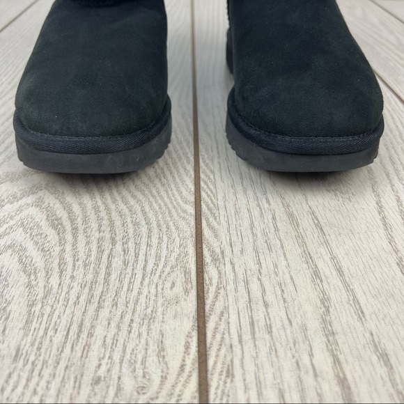 UGG Women's Fluff Mini Quilted Boots US6/EUR37 Black w/ White Logo Heel $160 - Picture 4 of 10